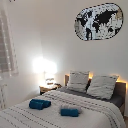 De La Tride B Avec Terrasse Proche Du Centre Lectoure