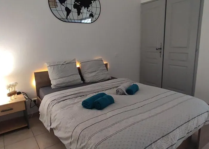 De La Tride B Avec Terrasse Proche Du Centre Lectoure