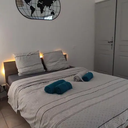 De La Tride B Avec Terrasse Proche Du Centre Лектур